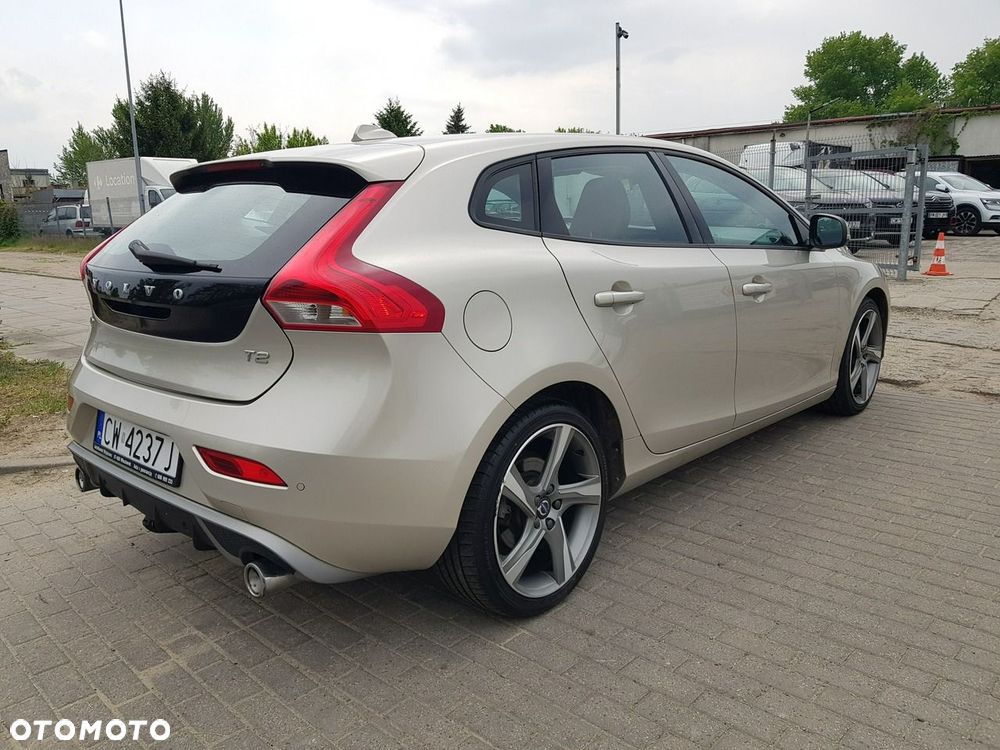 Volvo V40 T2 Momentum - 5