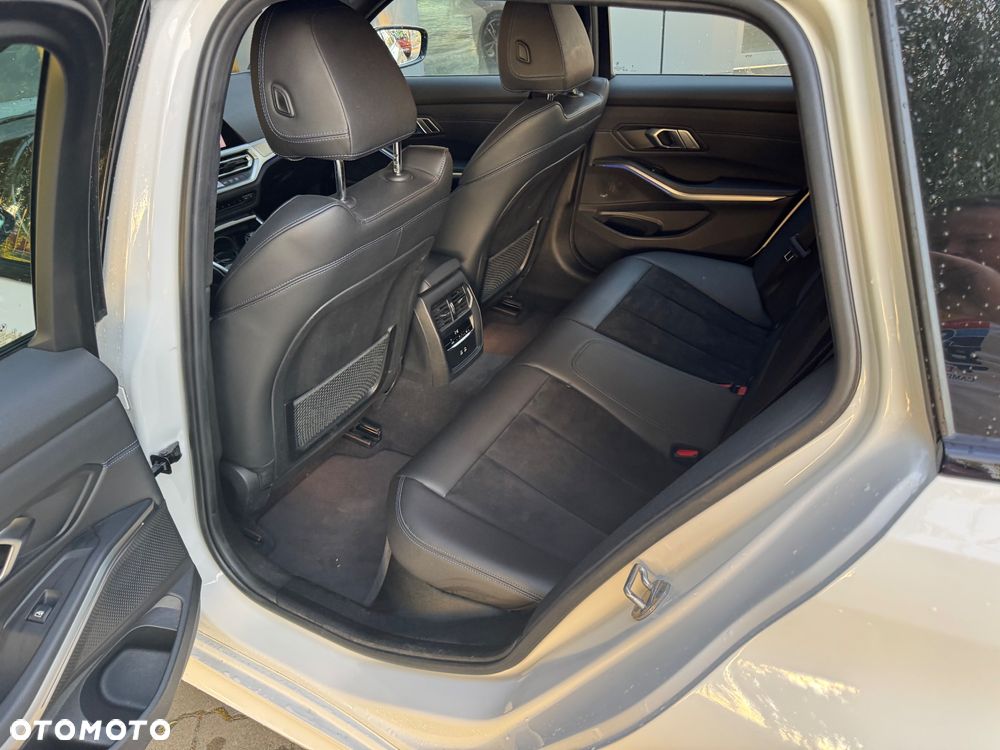 BMW Seria 3 318i M Sport sport - 19