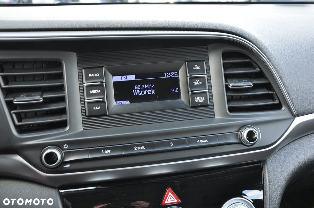 Hyundai Elantra - 13