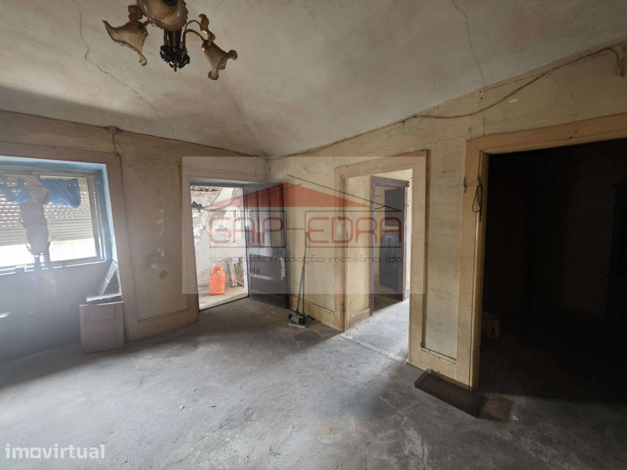 Moradia de 2 pisos para restauro junto à Igreja  da Madalena - Grande imagem: 5/11