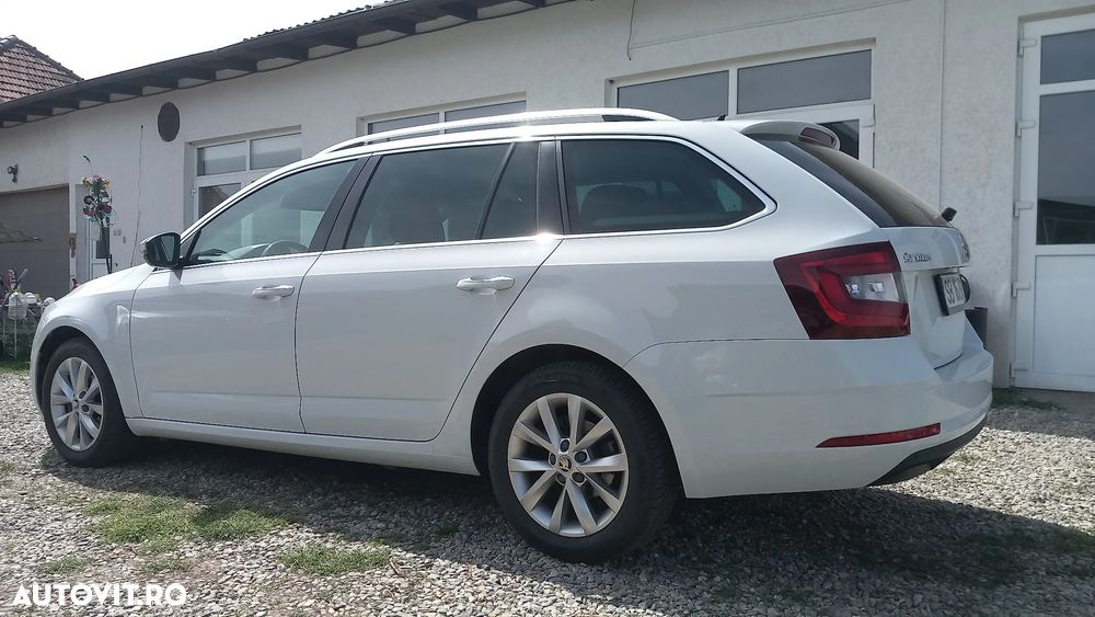 Skoda Octavia 1.6 TDI DSG Style - 1