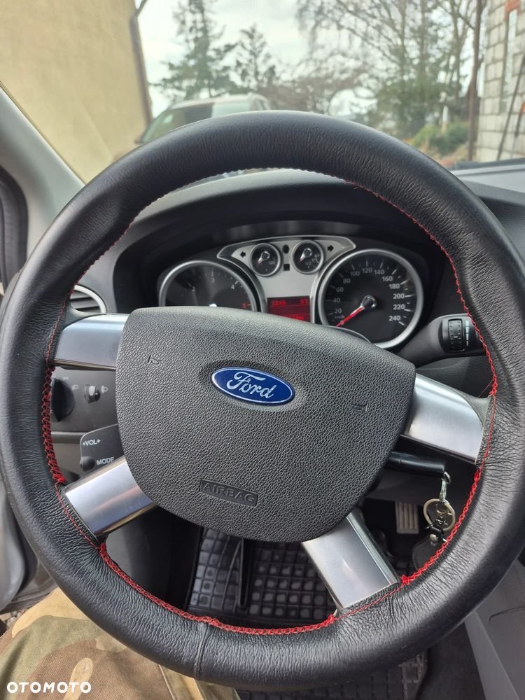 Ford Focus 1.8 TDCi Ambiente - 8