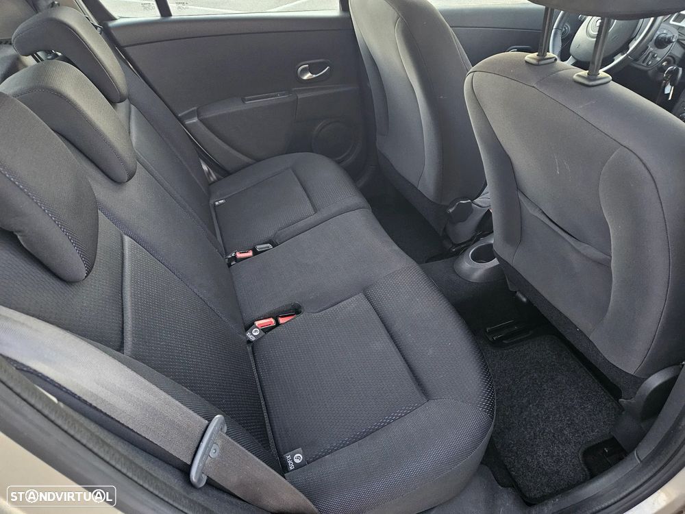 Renault Clio 1.2 16V Dynamique - 9