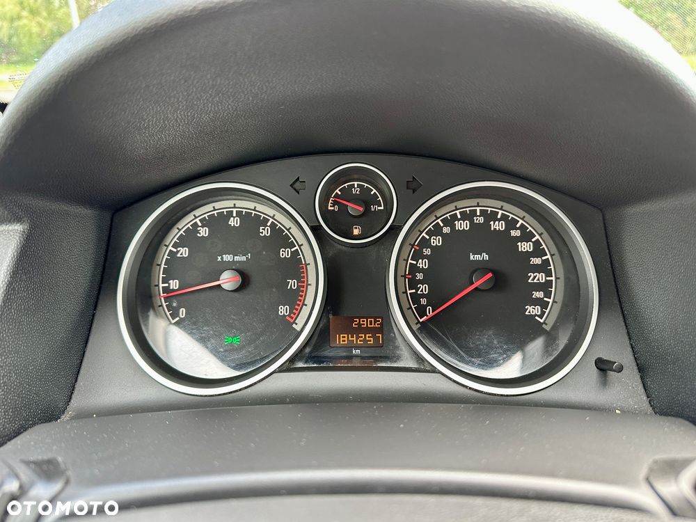 Opel Astra 1.6 NAVI - 26