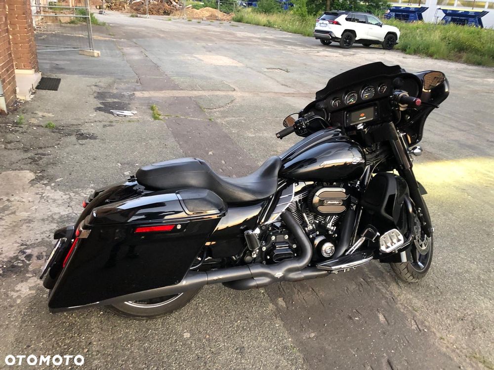 Harley-Davidson CVO Street Glide - 16