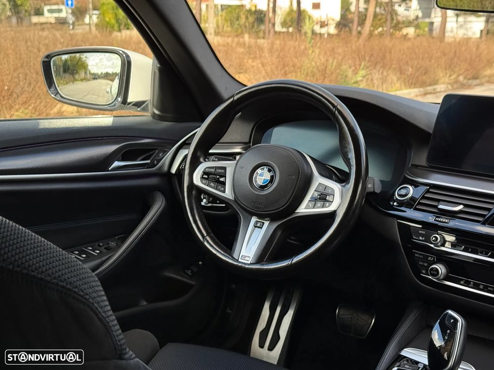 BMW 530 e Pack Desportivo M - 32
