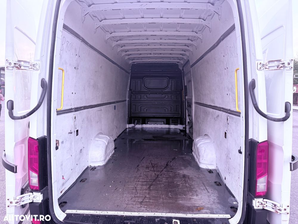 Volkswagen Crafter 3.5 CD Bena L4 FWD 103kW - 17