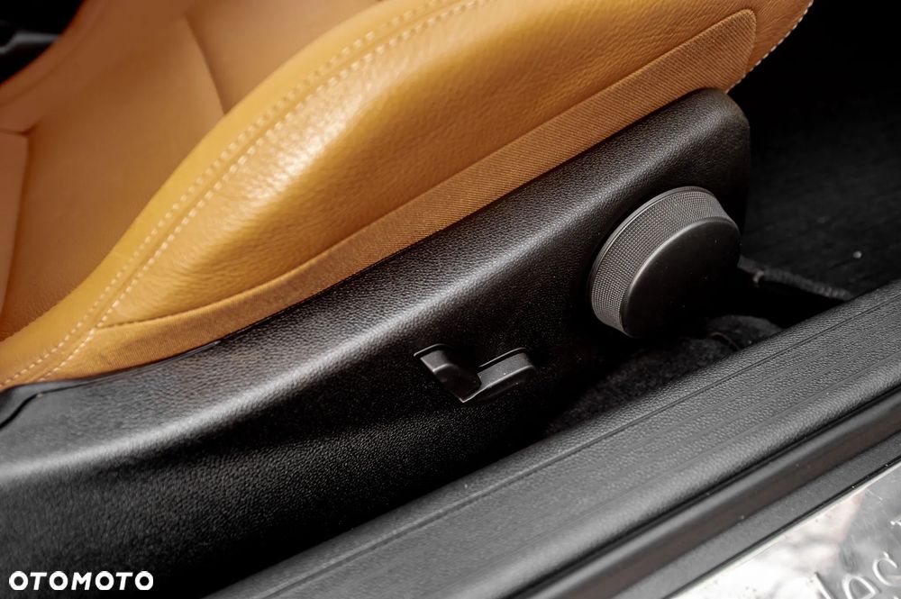 Mercedes-Benz Klasa E 250 BlueEFFICIENCY 7G-TRONIC Avantgarde - 21