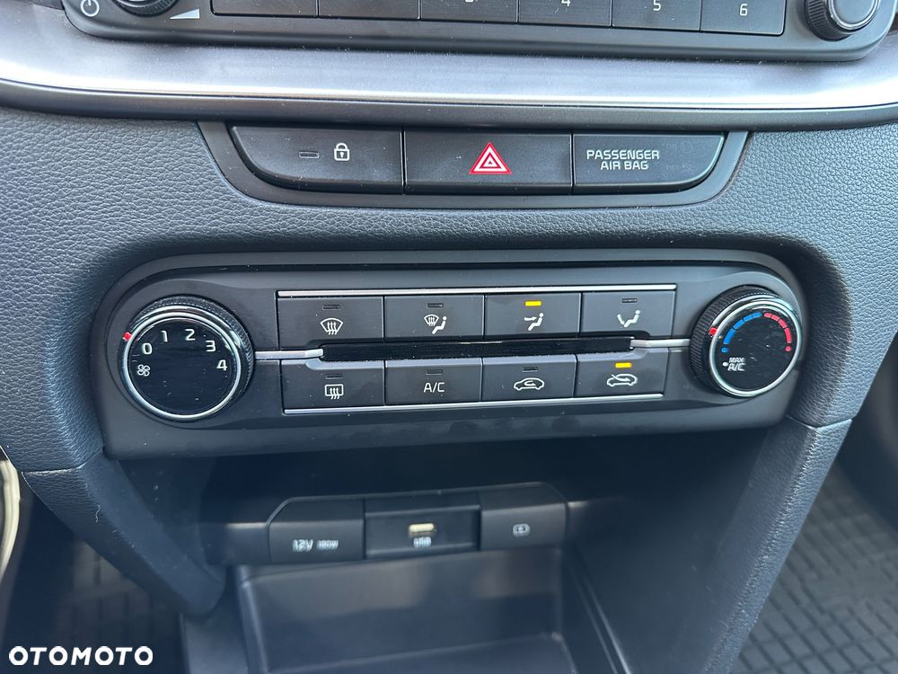 Kia Ceed 1.6 CRDi SCR M - 28