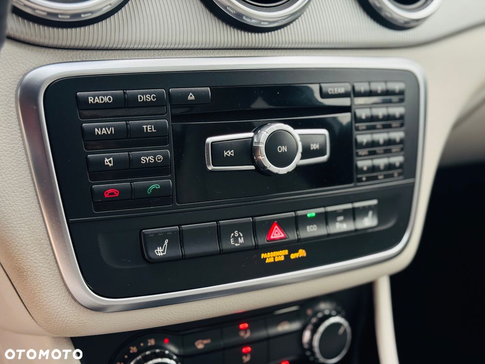 Mercedes-Benz GLA 200 7G-DCT Style - 25