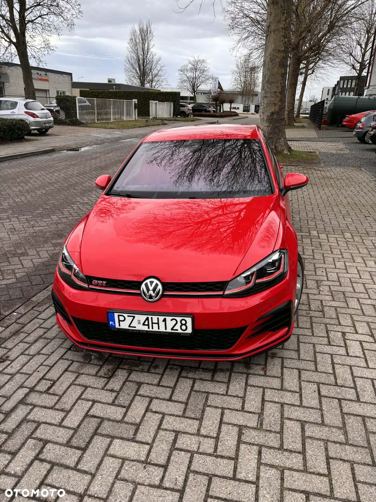 Volkswagen Golf - 2