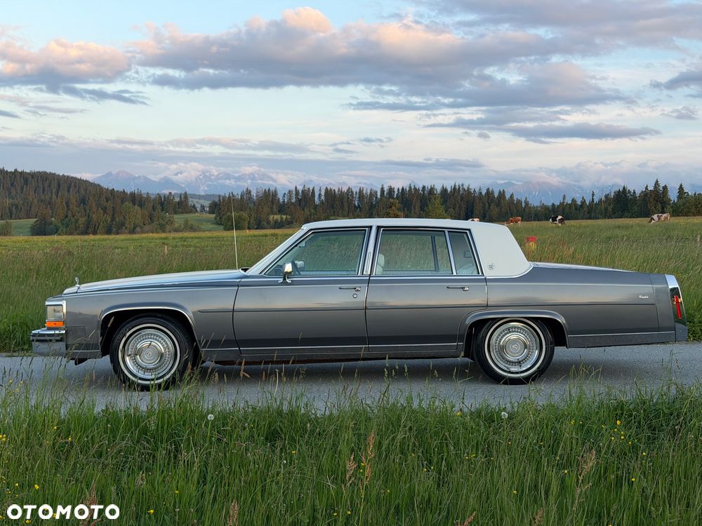 Cadillac Brougham - 5