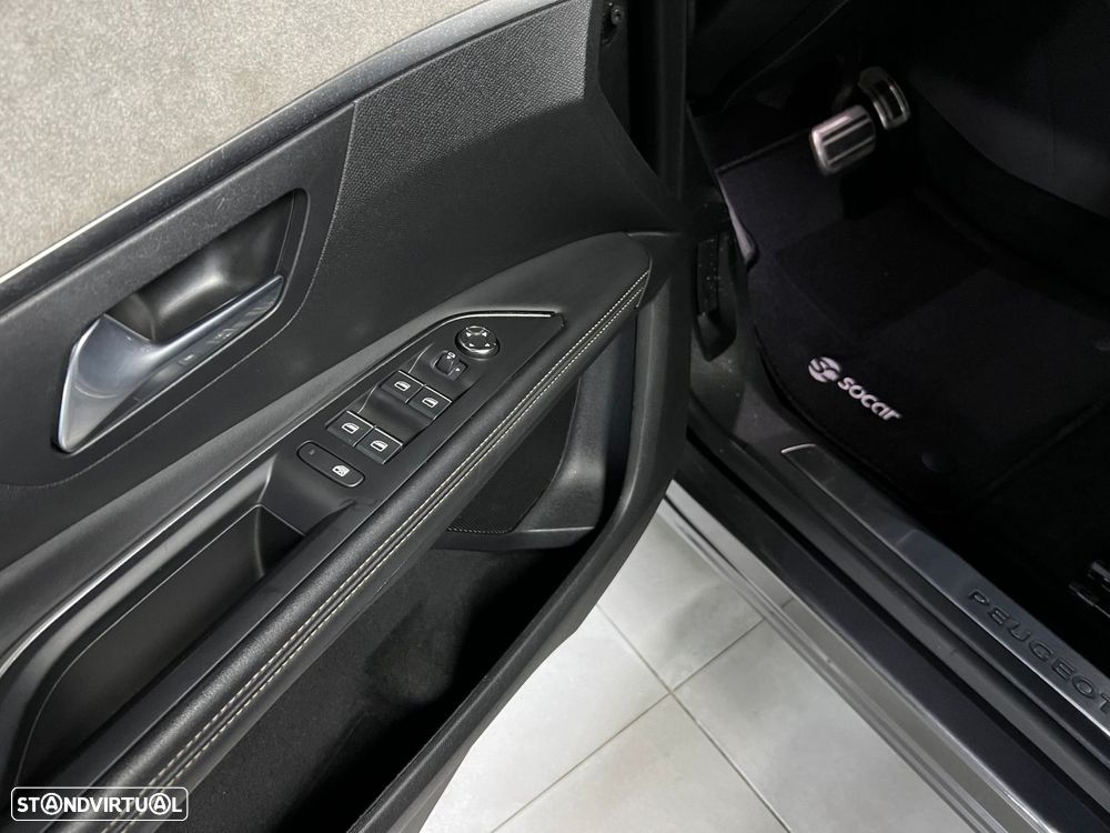 Peugeot 3008 1.6 Hybrid GT Pack e-EAT8 - 32