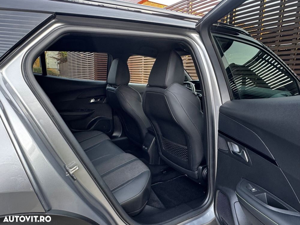 Peugeot 2008 PureTech 130 EAT8 GT - 24