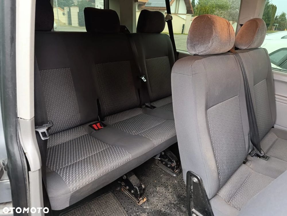 Volkswagen Caravelle - 3