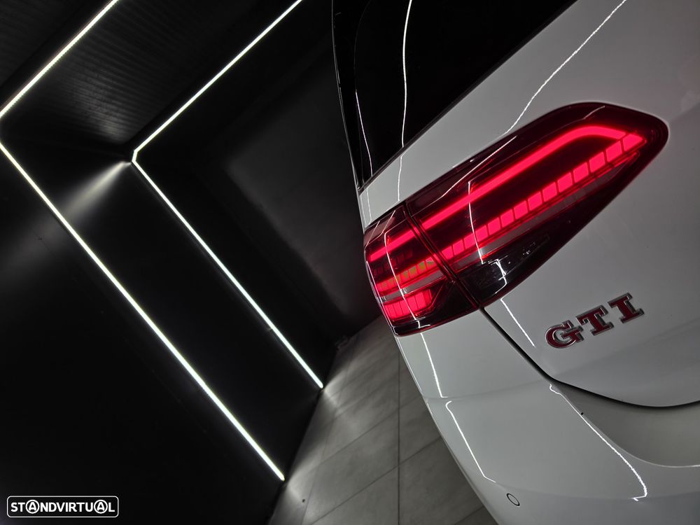 VW Golf 2.0 TSI GTI DSG Performance - 21