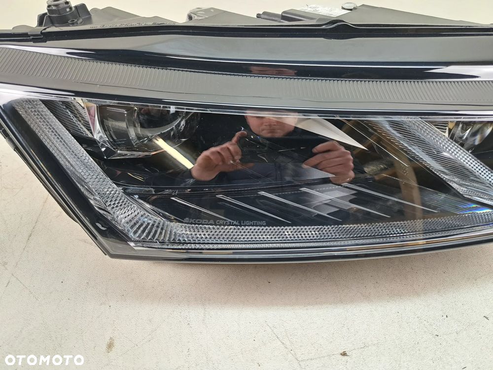 SKODA OCTAVIA IV LAMPA PRAWA FULL LED 5E4941018A - 3