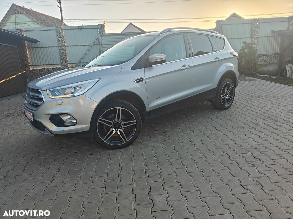 Ford Kuga 1.5 EcoBoost 4WD Titanium - 1