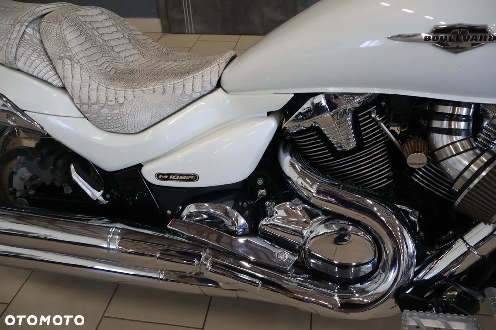 Suzuki Intruder - 9