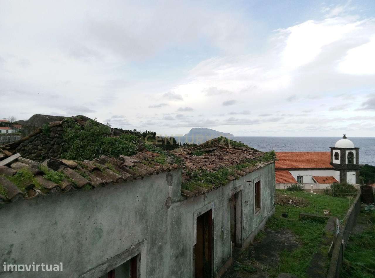 Ruina com Vista Panorâmica para o Mar na Ilha das Flores - Grande imagem: 3/6