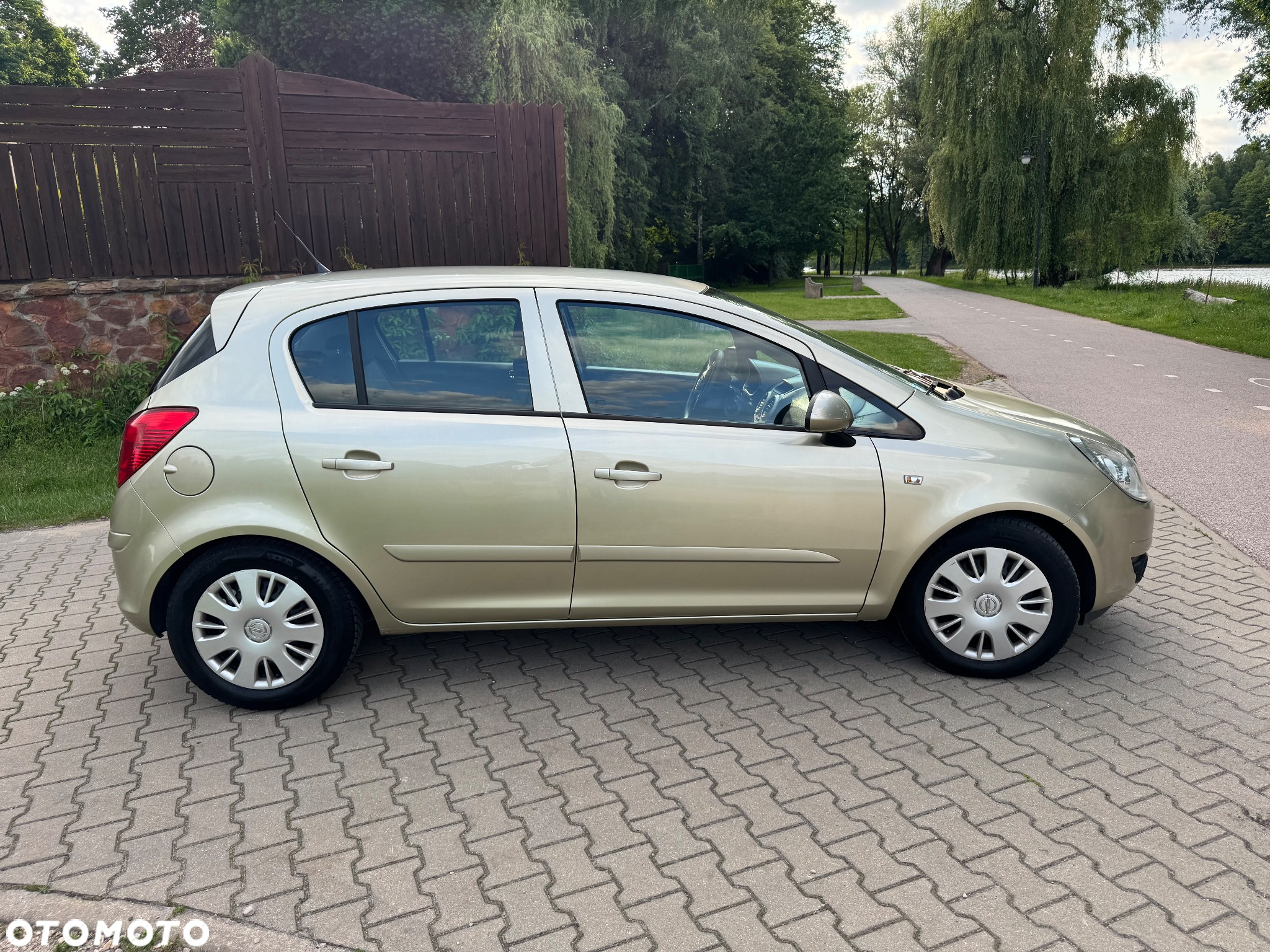 Opel Corsa 1.2 16V Essentia - 20