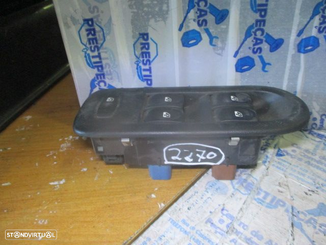 Interruptor 8200356541 RENAULT CLIO 3 2007 5P VIDROS FE RENAULT CLIO 3 ESTATE FASE 1 2008 1.5DCI 85CV 5P BEGE - 2