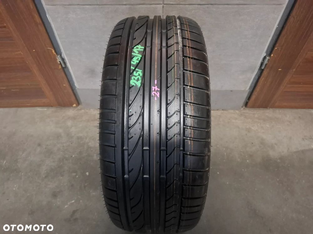 Opona lato Bridgestone Potenza RE 050A 235/45R17 bieżnik 8 mm - 1