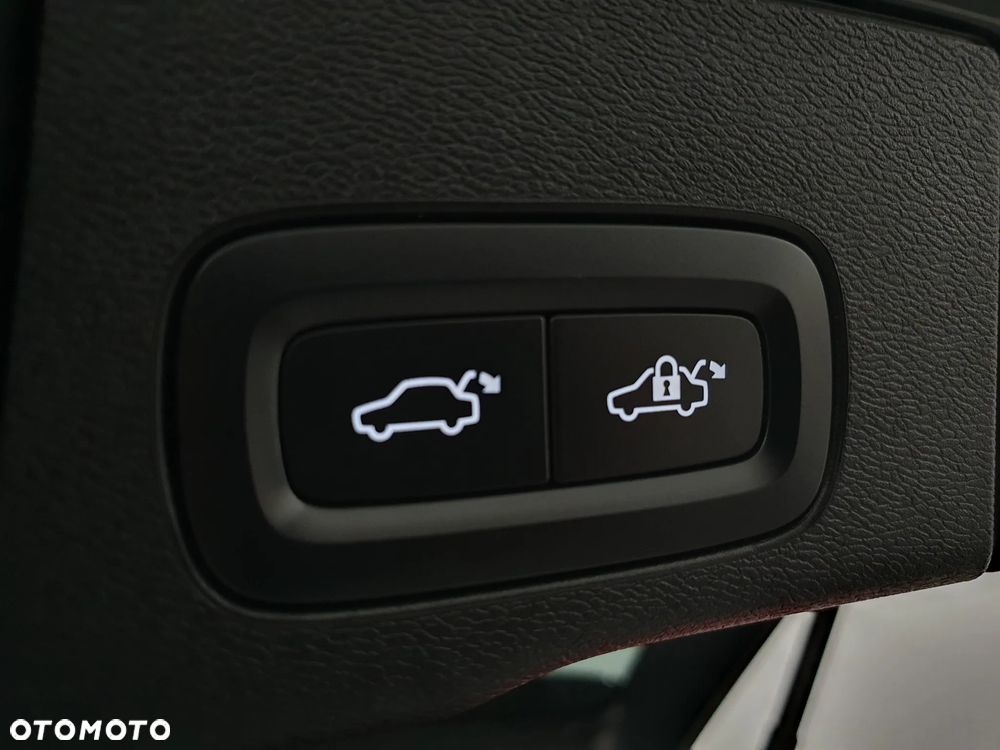 Volvo XC 60 B4 D AWD Ultimate Dark - 40