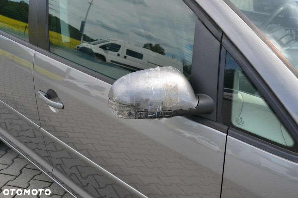 Volkswagen Touran - 10