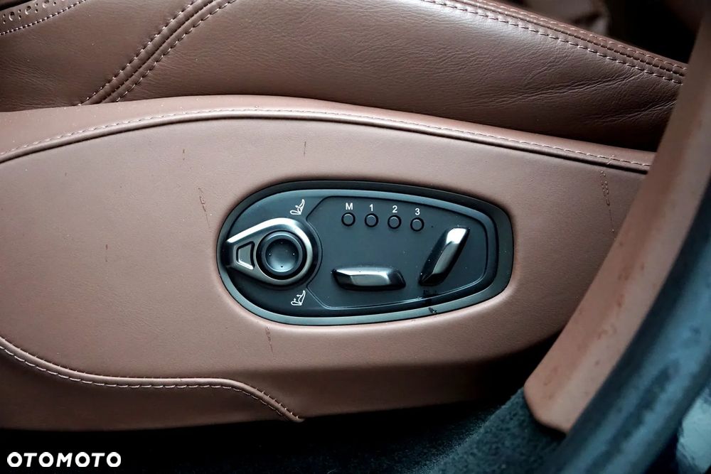 Aston Martin DBX - 15