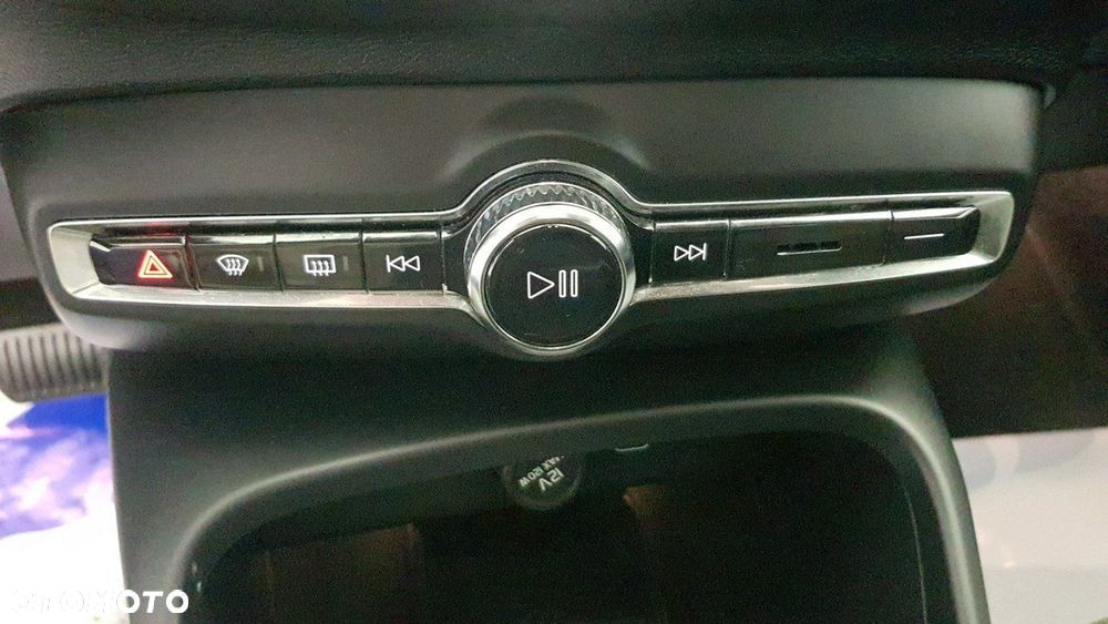 Volvo XC 40 - 25