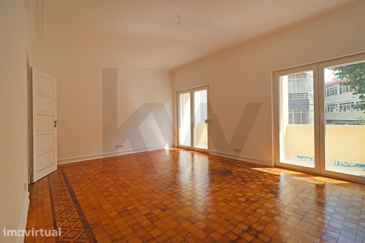 Exclusivo apartamento T4 renovado, em zona Central da Parede para Arre - Grande imagem: 2/30