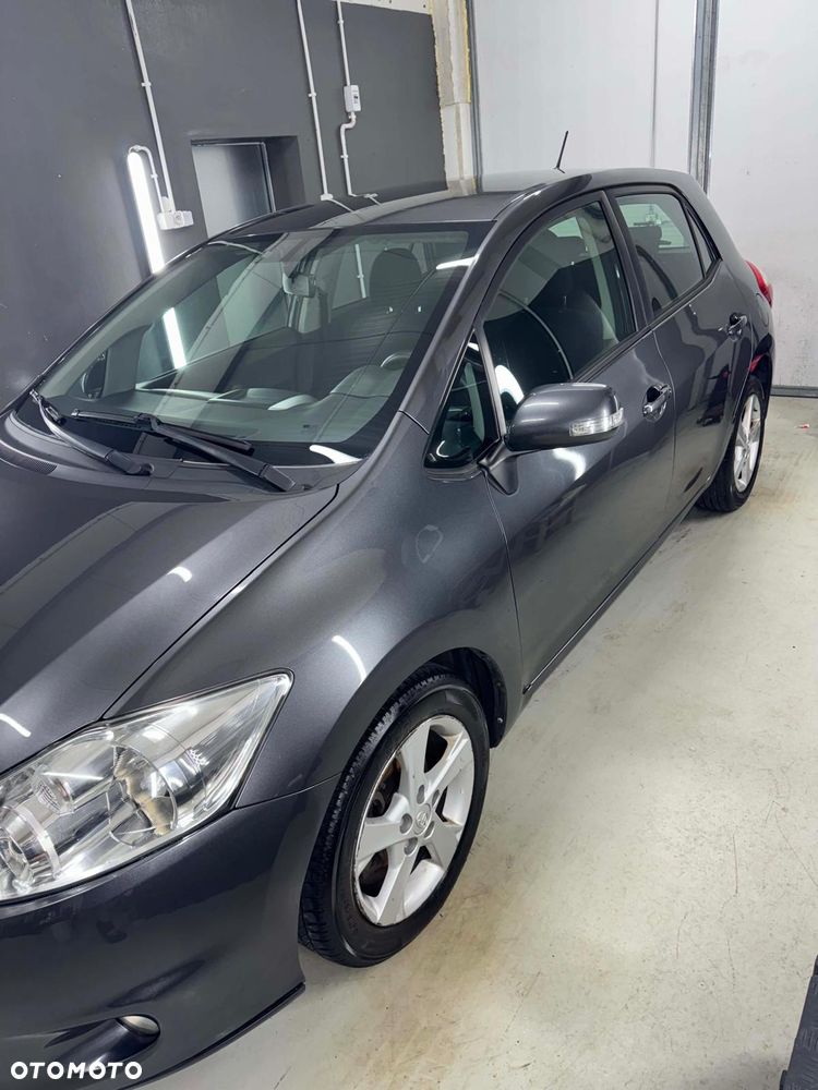 Toyota Auris 2012 photo 2