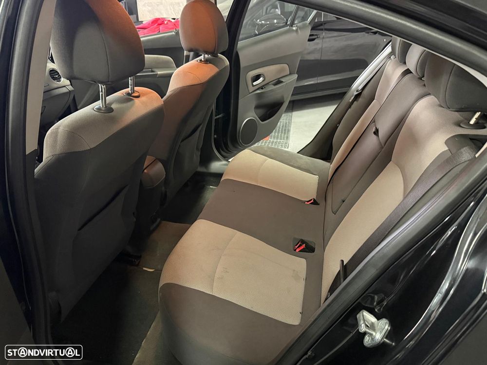 Chevrolet Cruze 1.6 LS - 14