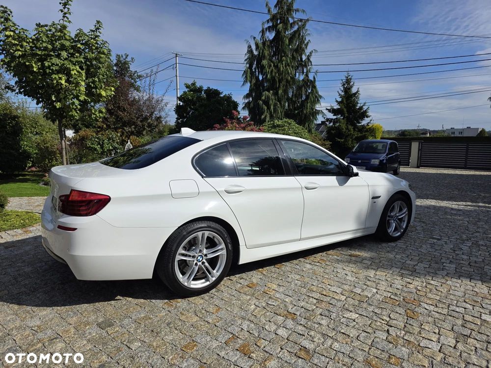 BMW Seria 5 525d xDrive - 12