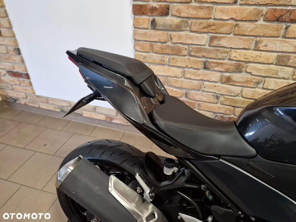 Kawasaki Ninja 400 - 11