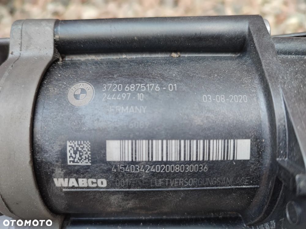 BMW F11 / F11N / F01 / F02 / F04 / F07 / ORYGINALNY KOMPRESOR ZAWIESZENIA NIVO / SPRĘŻARKA ZAWIESZENIA + OBUDOWA O NR. 6 875 176 / 6 794 465 / 6 789 450 / 6 789 165 OEM W DOBRYM STANIE - 12