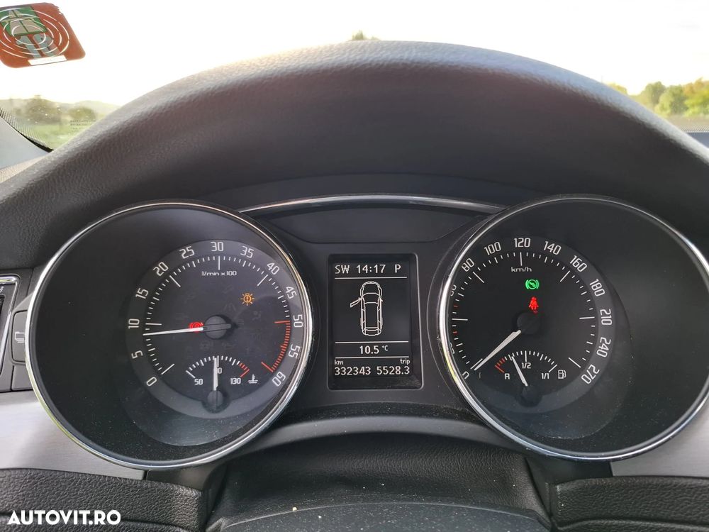 Skoda Superb 2.0 TDI DSG Comfort - 6