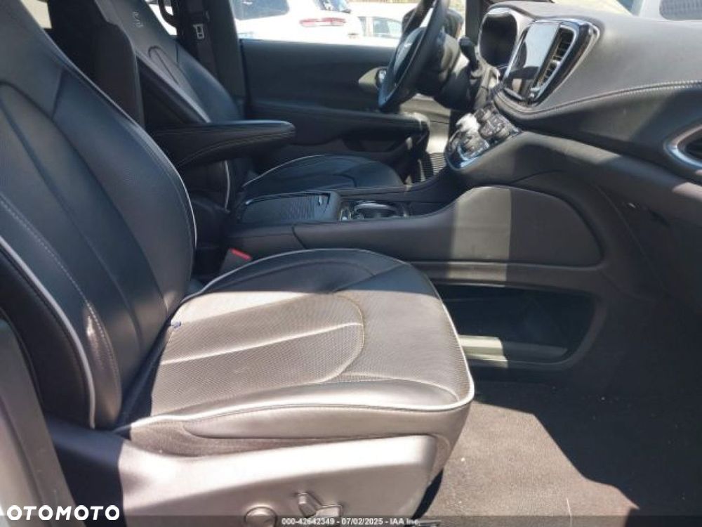 Chrysler Pacifica - 7