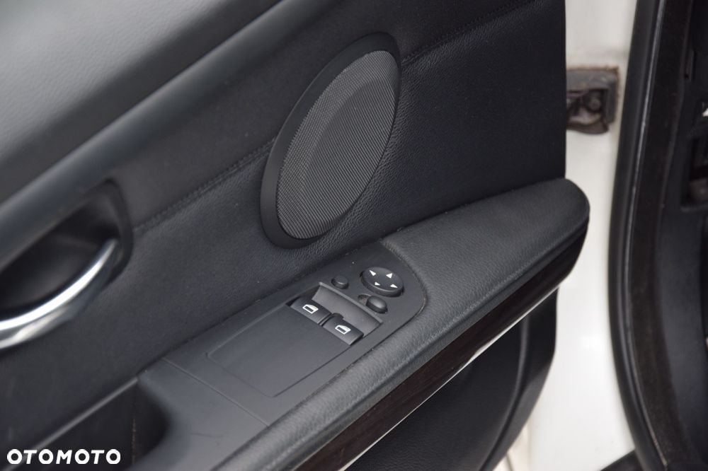 BMW Seria 3 335i M Sport Edition - 38