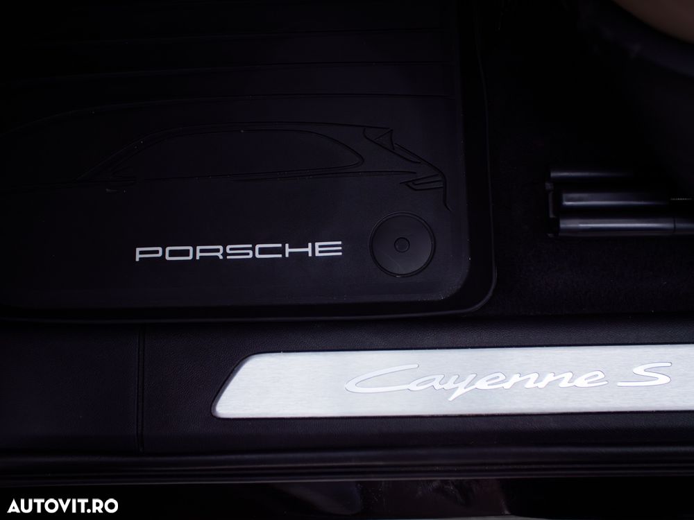 Porsche Cayenne - 38