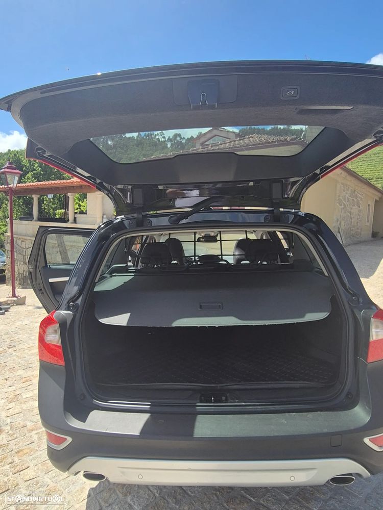Volvo XC 70 D5 AWD Black Edition - 8