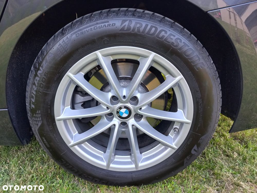 BMW Seria 5 520i - 32