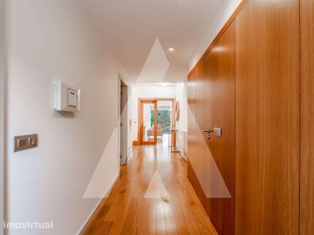 Moradia T4, arquitetura contemporânea e óptimas áreas a 5 minutos d... - Grande imagem: 5/48