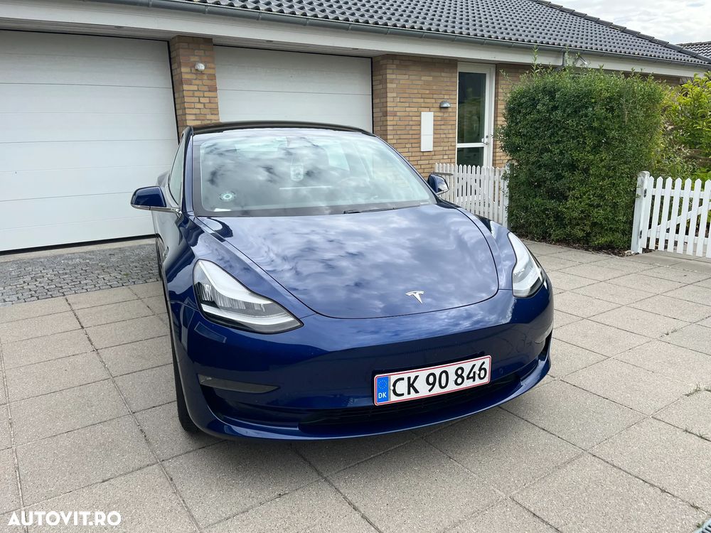 Tesla Model 3 - 1