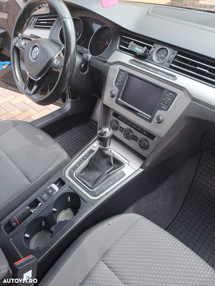 Volkswagen Passat 1.6 TDI Comfortline - 8