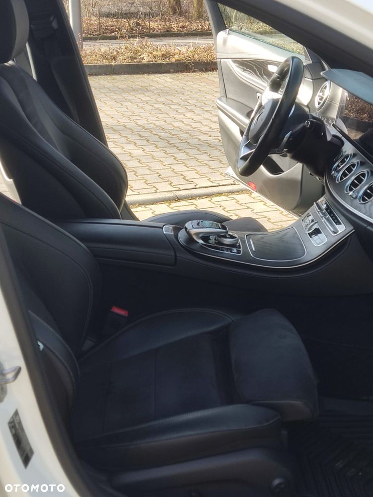 Mercedes-Benz Klasa E 220 d 4-Matic 9G-TRONIC - 16