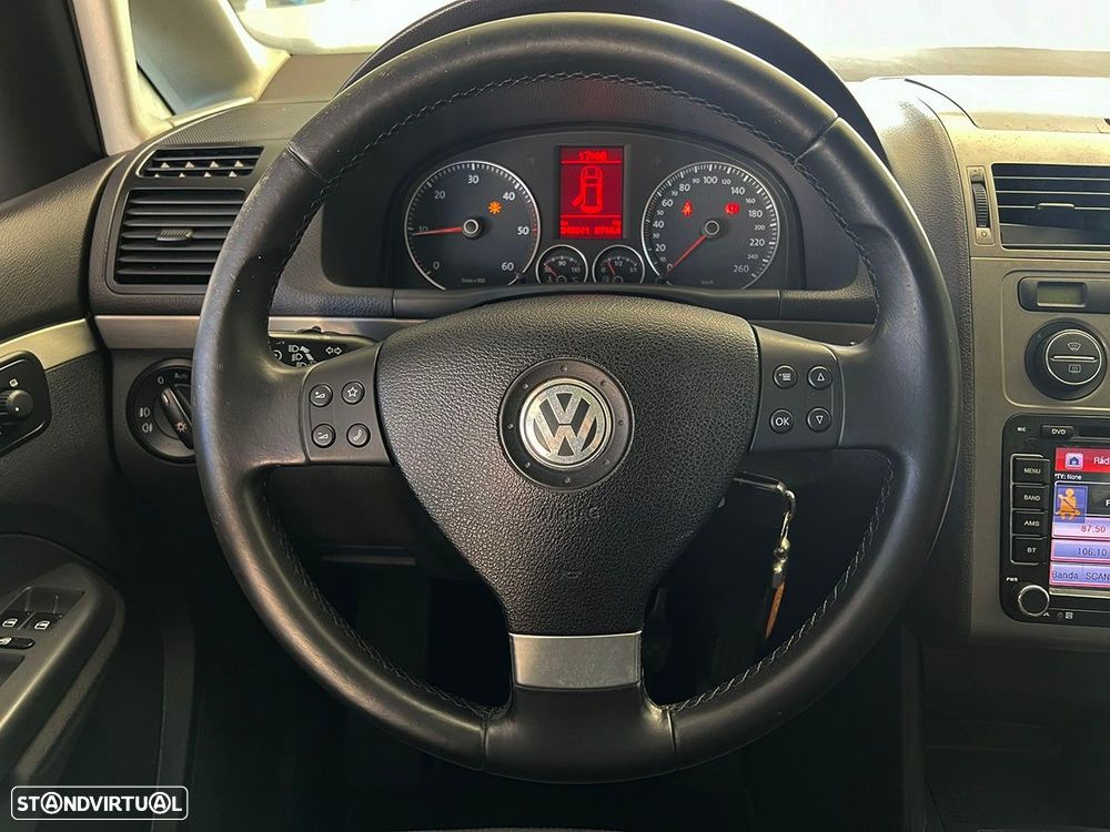 VW Touran 2.0 TDI Highline 7L - 9