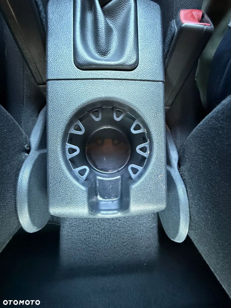 Opel Astra 1.6 Sport - 24