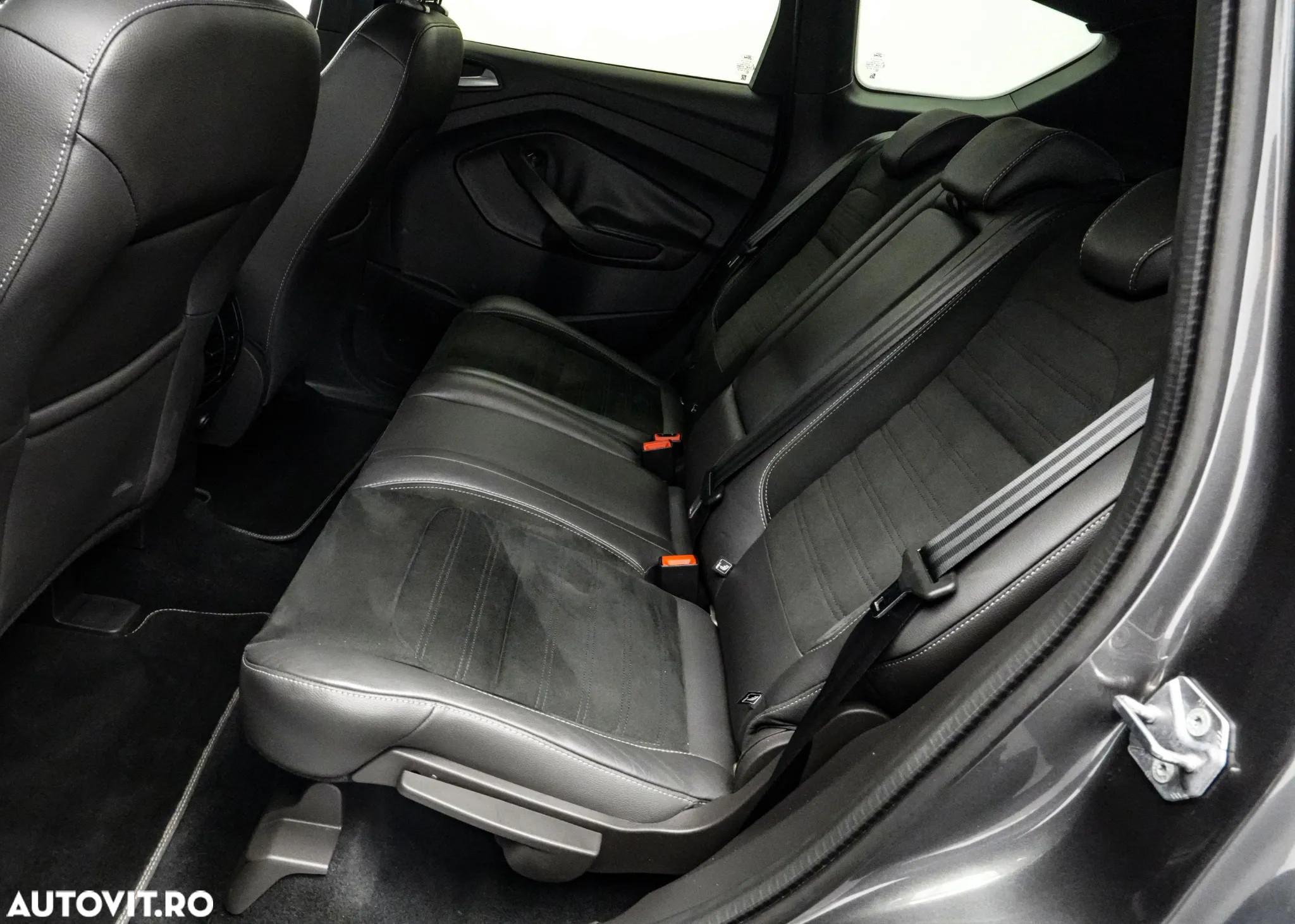 Ford Kuga 2.0 TDCi 4WD Powershift ST-Line - 13